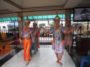 Bangkok, danza tradicional en un templo